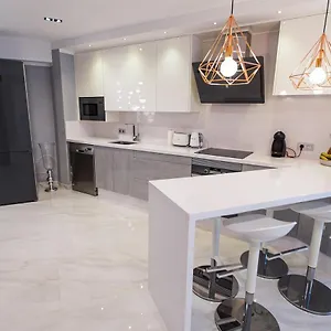 https://luxury-2-bedroom-apartment-in-los-cristianos.in-canary-islands.com
