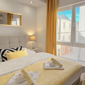 https://anamari-apartments.hotelinzadar.com