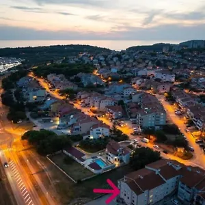 New Near Sea With 3 Bedrooms And 2 Bathrooms , Pula Kroatien